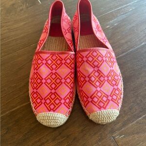 NWOT Tory Burch Honeysuckle Espadrille Flats in the Red Volcano print Sz 8